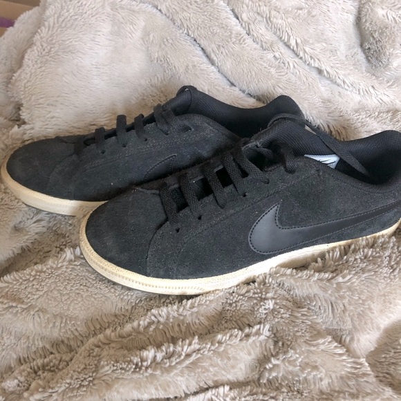 Nike Suede Court Shoe - Picture 1 of 4